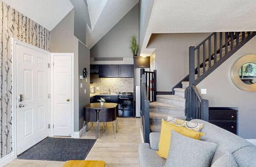 Craigleith Condo | The Adventure Pad: Pool, Hot Tub, Tennis!