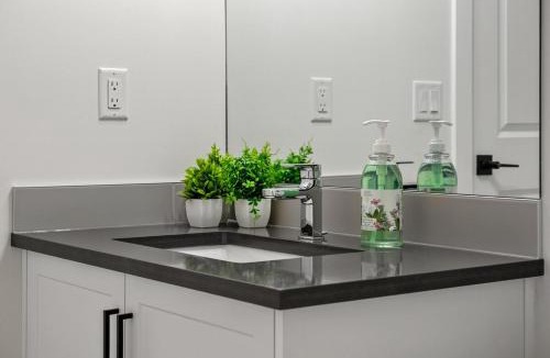 Calgary House | The Aerie 2 Full Suites 2400 sqft Ambleton