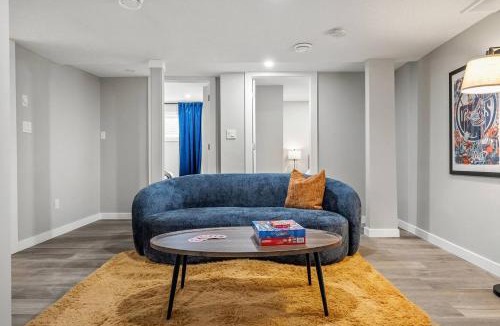 Northwest Edmonton Apartment | The Albany Hideout - Sleeps4 - QueenBed - NFLX - Wifi