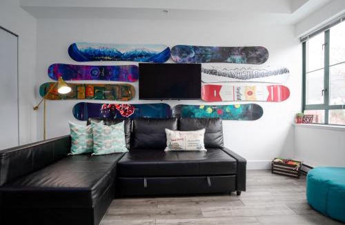 Village North Apartment | The Apres Village Studio with Hot Tub and View