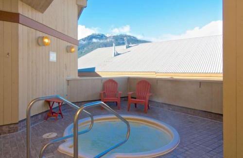 Village North Apartment | The Apres Village Studio with Hot Tub and View