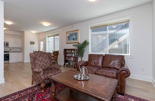 Langford House | The Art of Living | Modern 2BR Suite in Langford