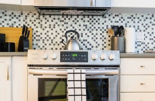 Upper Village Condo | The Aspens, Whistler Upper Village 2BR :Sleeps 5,Pool,Hot Tub& Close to Great Restaurants!