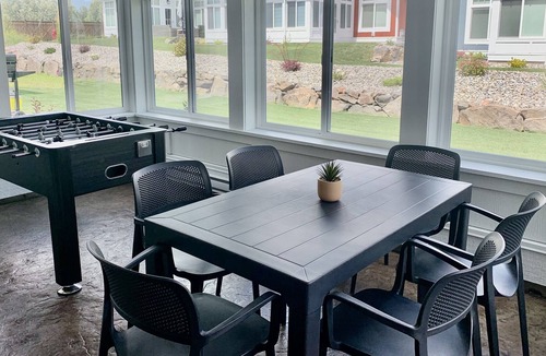 Osoyoos Cottage | The "B" Hive Cottage