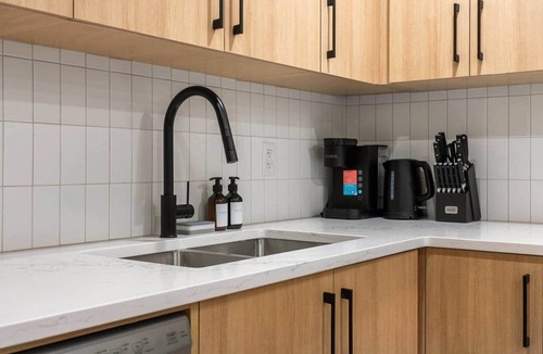 Northwest Calgary House | The Base - Cozy 2 BR Suite in Bowness! Near River