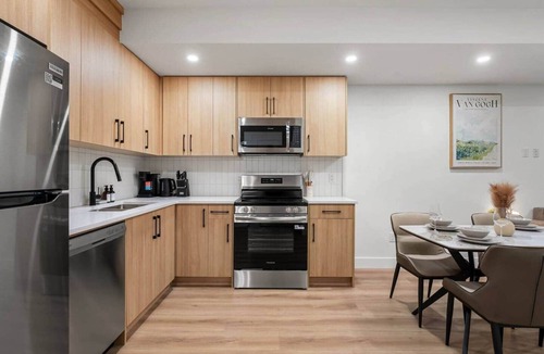 Northwest Calgary House | The Base - Cozy 2 BR Suite in Bowness! Near River