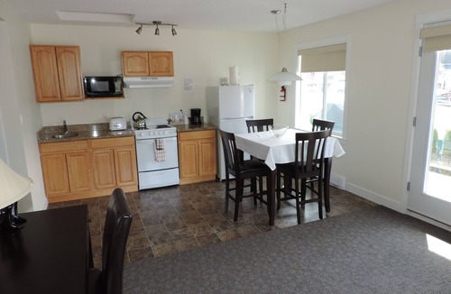 Ucluelet Hotel | The Bayshore Waterfront Inn