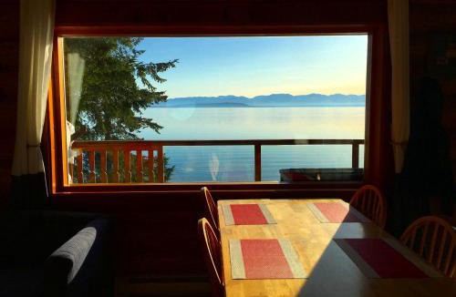 Gillies Bay House | The Beach House Texada - Gillies Bay Favourite Cabin