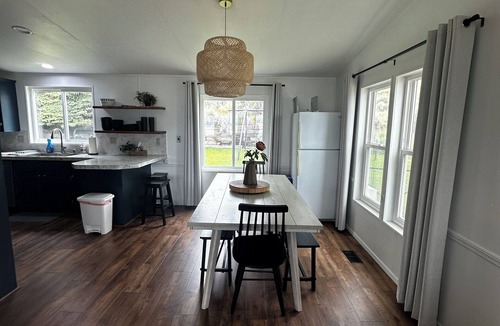 Dingle House | The Bears Den! Walking distance to beach, private day rental marina, 5 Bedroom