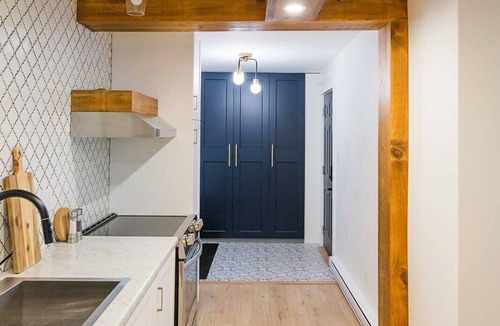 Prince Edward Apartment | The Birch Suite at Portage House in Picton