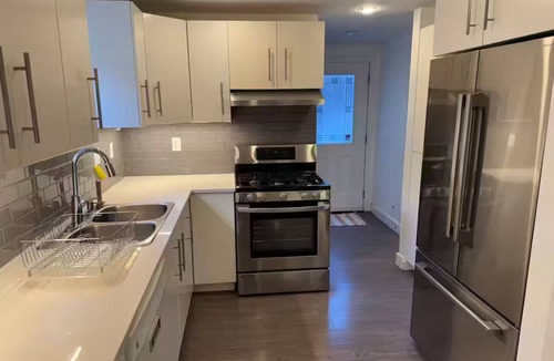 Lynn Valley Apartment | The Black Dog Brookside Cozy Creekside Suite