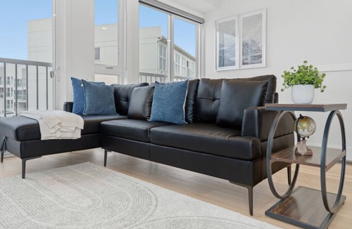 London Condo | The Bloom- Executive stay. 10 minutes to Western University and London Airport.