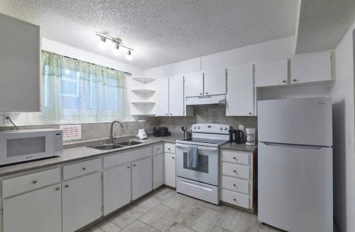 Northwest Calgary House | The Bowness Basecamp - 7818