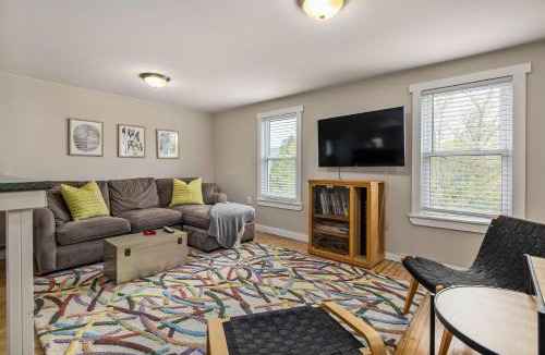 Munjoy Hill Apartment | The Brew House - 2nd Floor Private Apartment - Located above Newscapes Brewing