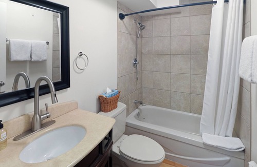 East Kootenay Apartment | The Burrow - cozy 1 bedroom studio