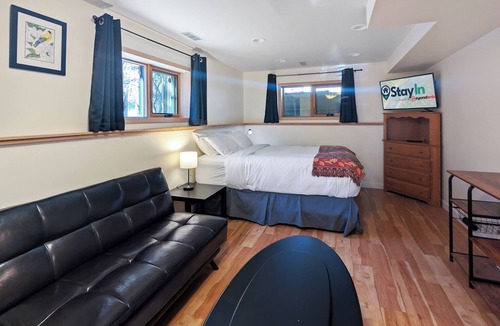 East Kootenay Apartment | The Burrow - cozy 1 bedroom studio