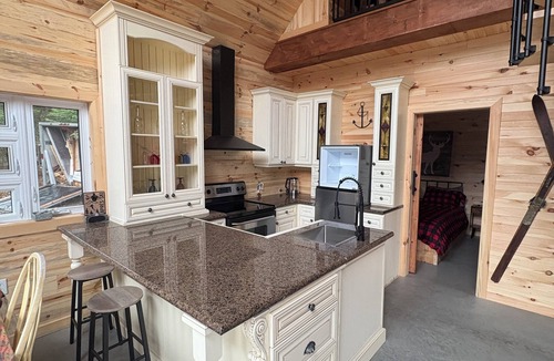Kiamika Ski Chalet | The cabin in the bay