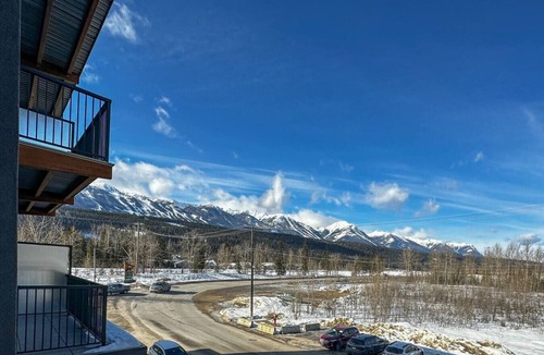 Golden Apartment | The Cache Contemporary DT Condo