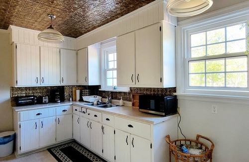 Bancroft Cottage | The Chanting River Nest. Snowmobile/ATV trail across St. Pet-Friendly!