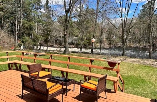 Bancroft Cottage | The Chanting River Nest. Snowmobile/ATV trail across St. Pet-Friendly!