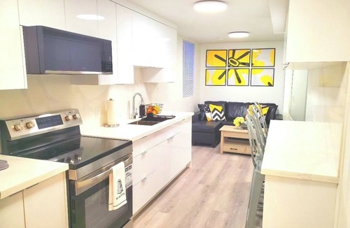 Brampton Apartment | The Chic Retreat - For Your Modern Comfort & Style
