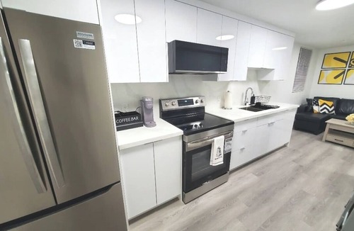 Brampton Apartment | The Chic Retreat - For Your Modern Comfort & Style