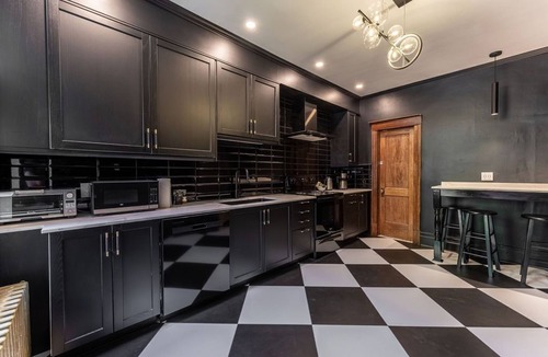 Hochelaga Apartment | The Classic | Backyard | Near Subway | Parking