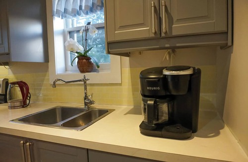 Thorold House | The Cozy Corner House - Gateway to Niagara