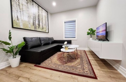 Downtown Apartment | The Cozy Cove Modern King-Bedroom Full Apartment