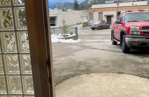 Castlegar Apartment | The Downtown Snooze in central Castlegar!