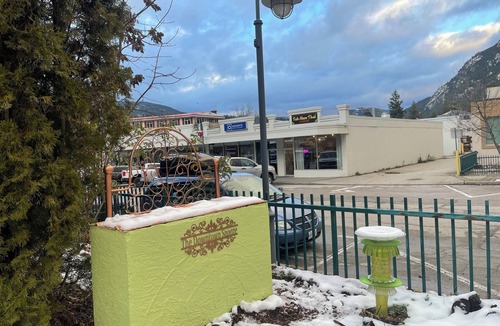 Castlegar Apartment | The Downtown Snooze in central Castlegar!