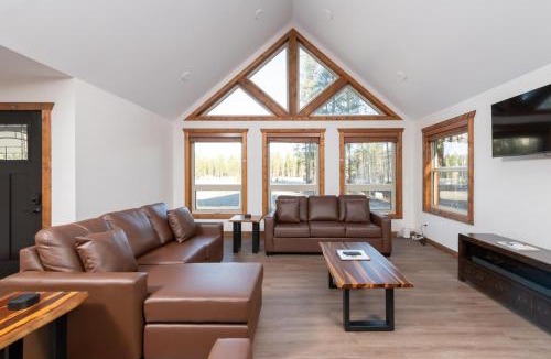 Valemount House | The Evergreen Cabin