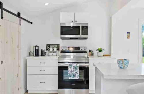 Crystal Beach Cottage | The Family Lakehouse - An Idyllic Bay Beach Escape