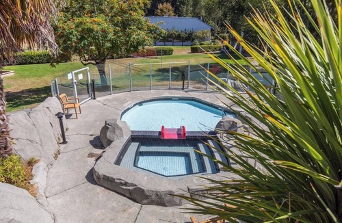 Regional District of Nanaimo Apartment | The Flamingo Oceanfront Condo B