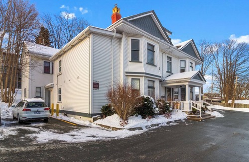 Waterford Valley Apartment | The Fogo Cozy 1BR Parking + Wi-Fi