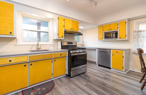 Oak Bay House | The Forrester Vista