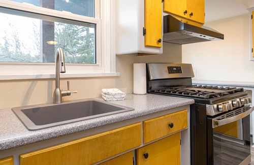 Oak Bay House | The Forrester Vista