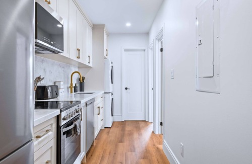 Riverdale Apartment | The Gerrard | Modern New Walkable City Stay