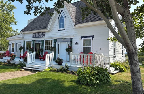Aspy Bay Bed & Breakfast | The Glengarry Inn · 4BR 1880s Heritage Property · Cabot Trail & Aspy Bay