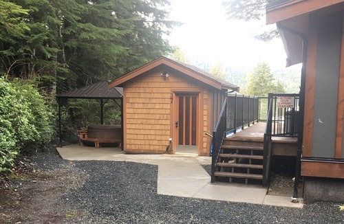 Port Renfrew Cottage | The Great Escape - Secluded with Hot Tub