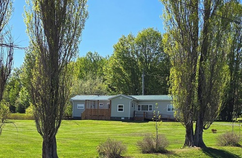 Waterville House | The Green Canoe Guest House. Family Friendly. Pet Friendly. Country Living.