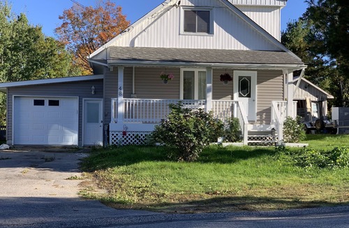 Algoma District House | The Gryphon - Elliot Lake - 6-8 people