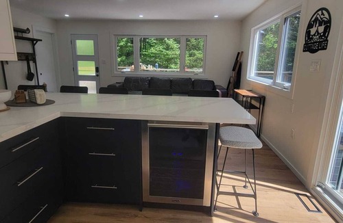 Irondale Cabin | The Hideaway-Three bedroom cottage by Crystal lake
