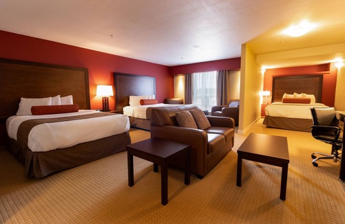 Invermere Hotel | The Kanata by BCMInns Invermere