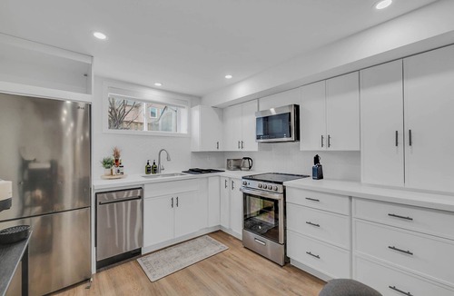 Richmond Hill Apartment | The Kiwi — 2BR suite + kitchen, MAJOR INTERNATIONAL SPORTING EVENT 2026