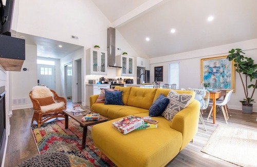 Kingsville House | The Lake House | Waterfront Retreat Near Kingsville Wineries