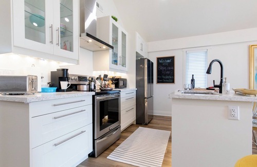 Kingsville House | The Lake House | Waterfront Retreat Near Kingsville Wineries