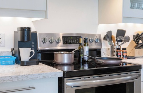 Kingsville House | The Lake House | Waterfront Retreat Near Kingsville Wineries