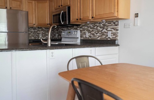 Lambton Shores Apartment | The Lazy Wave 2 Bdr Apartment- w Hot Tub & Private Backyard in Beach Town