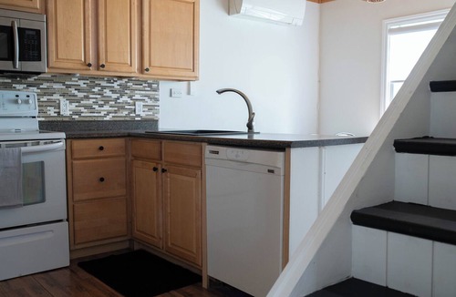 Lambton Shores Apartment | The Lazy Wave 2 Bdr Apartment- w Hot Tub & Private Backyard in Beach Town